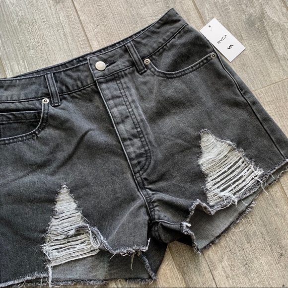 RVCA Pants - 🔥🔥RVCA - HIGH RISE DISTRESSED DENIM SHORTS🔥🔥